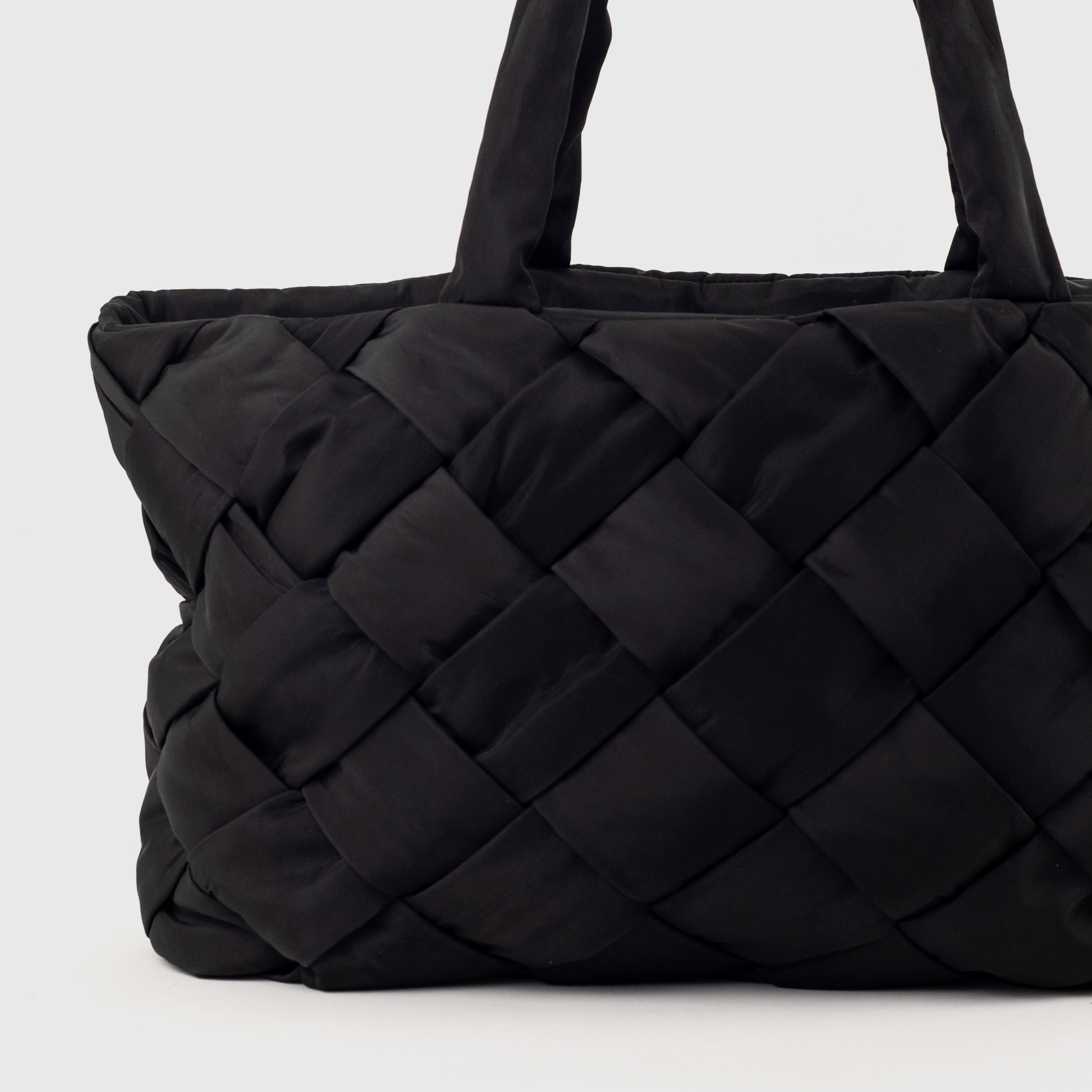 Holiday Essential - Black