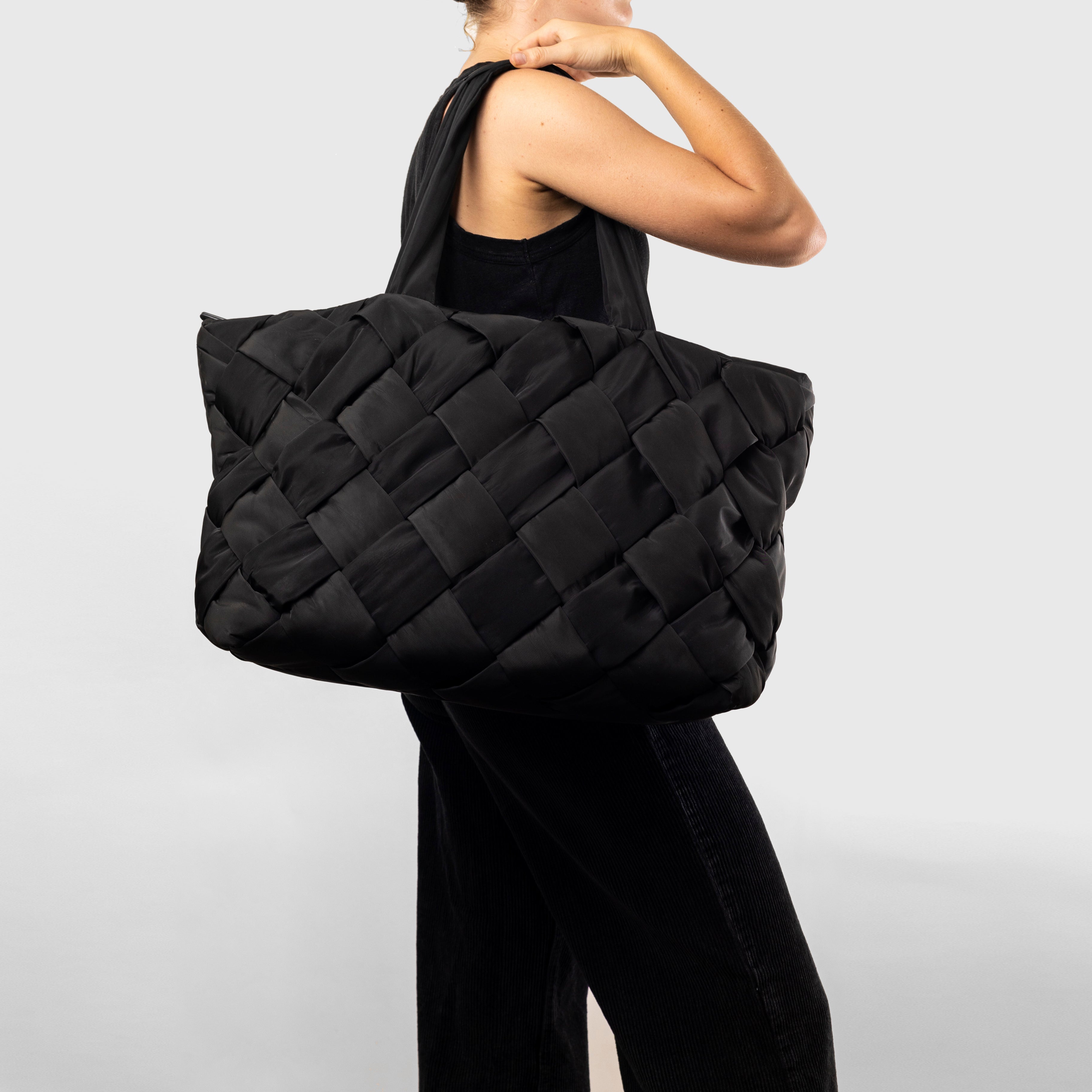 EYELETS NYLON TOTE BAG (BLACK) 3206B バッグ Holiday Essential - Black - Urban Originals USA
