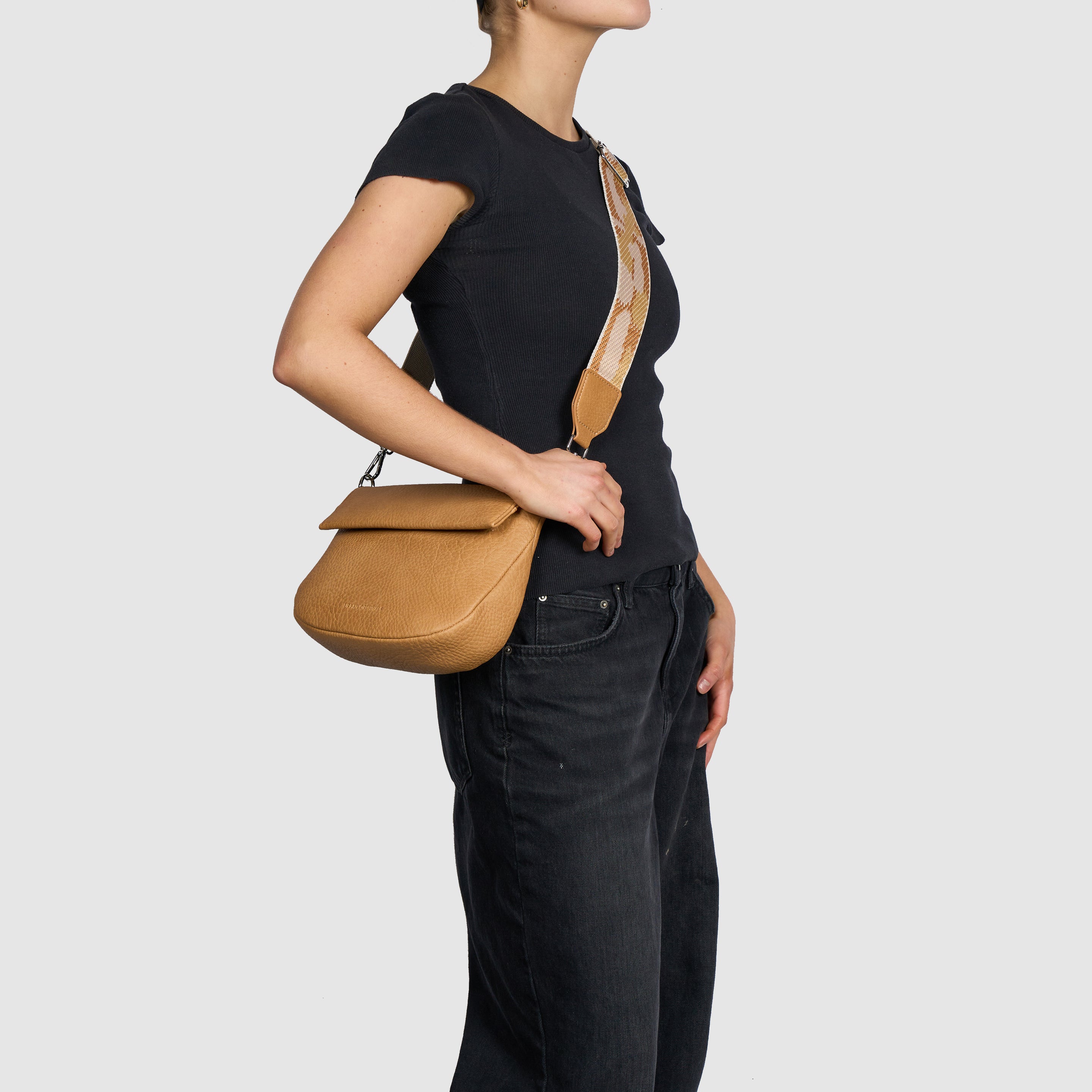 Load image into Gallery viewer, Realism Crossbody - Sand

